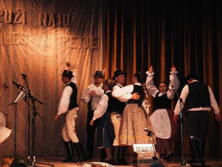 Prireditev Druži naju ples in petje z mednarodno udeležbo 82